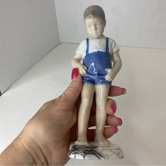 BING & GRONDAHL DENMARK #1870 "BOY WITH CRAB"  FIGURINE OLDER 1950s Copenhagen - Picture 3 of 9